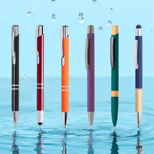 Modelos de bolígrafos personalizados en agua