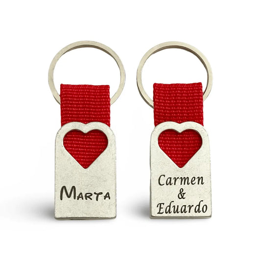 Pack de 2 Llaveros con forma de Corazón Personalizados - Aluminio Reciclado con Cinta Roja - Regalo Grabado