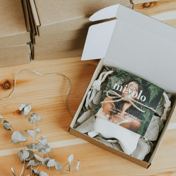 Regalos personalizados con grabado láser en madera y acero inoxidable