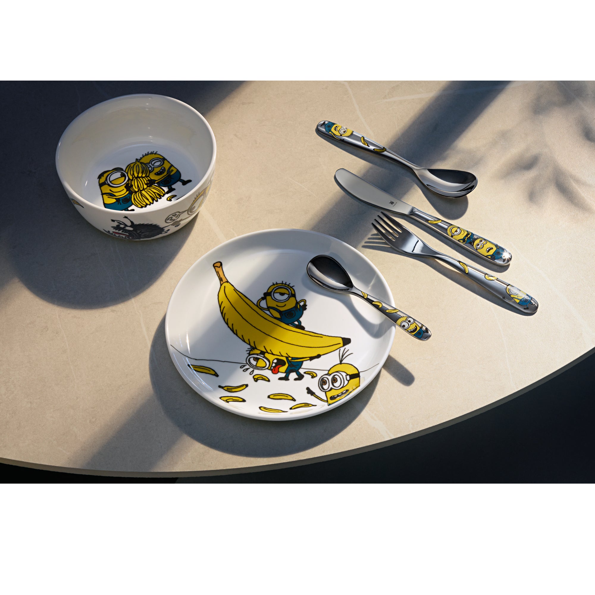 Cubiertos infantiles personalizados Minions presentación en mesa. 6 piezas