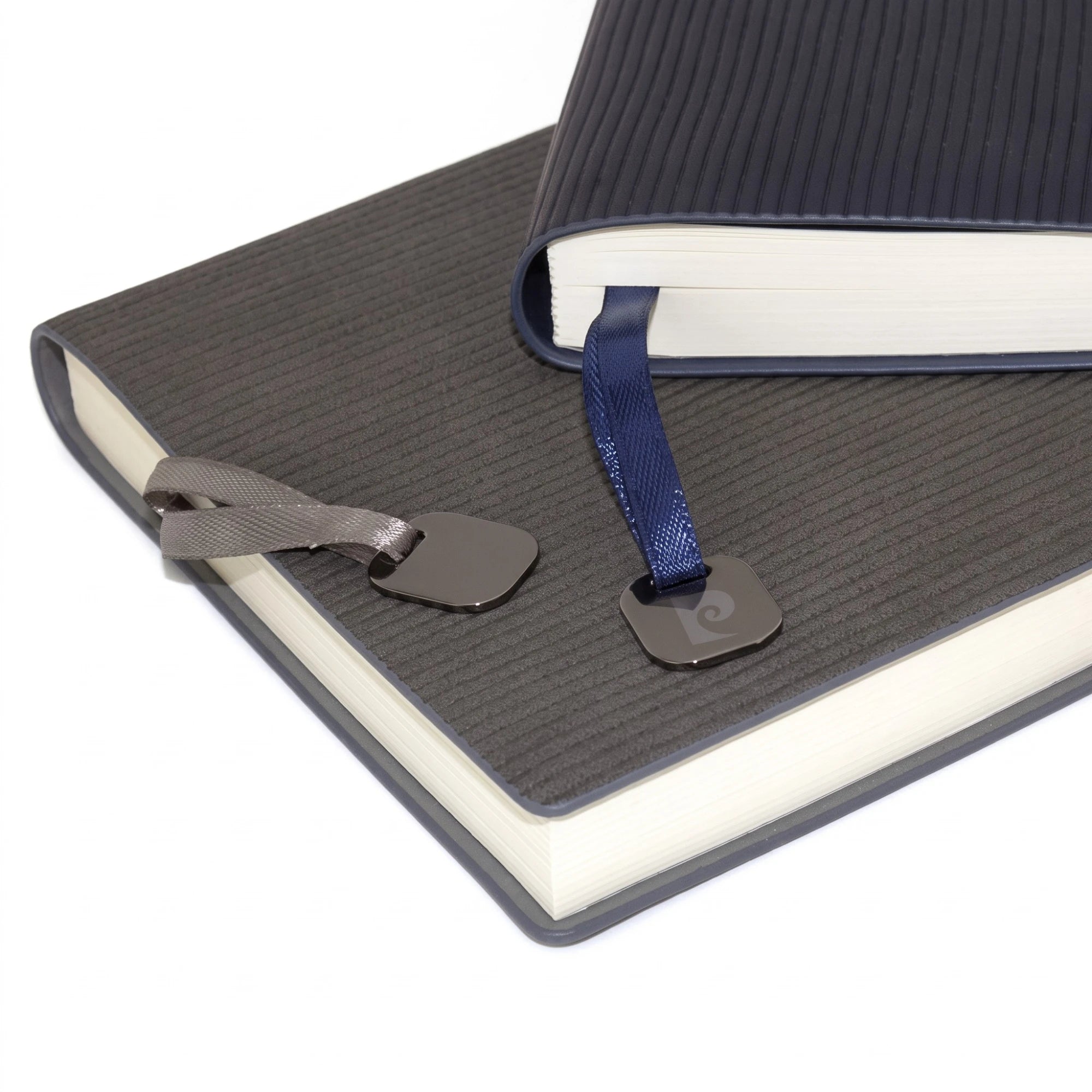 Detalle del marcapáginas de agenda Pierre Cardin personalizada