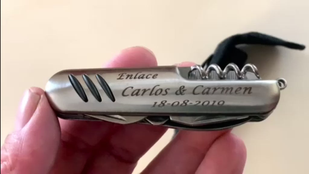 Navajas multiusos personalizadas para invitados boda