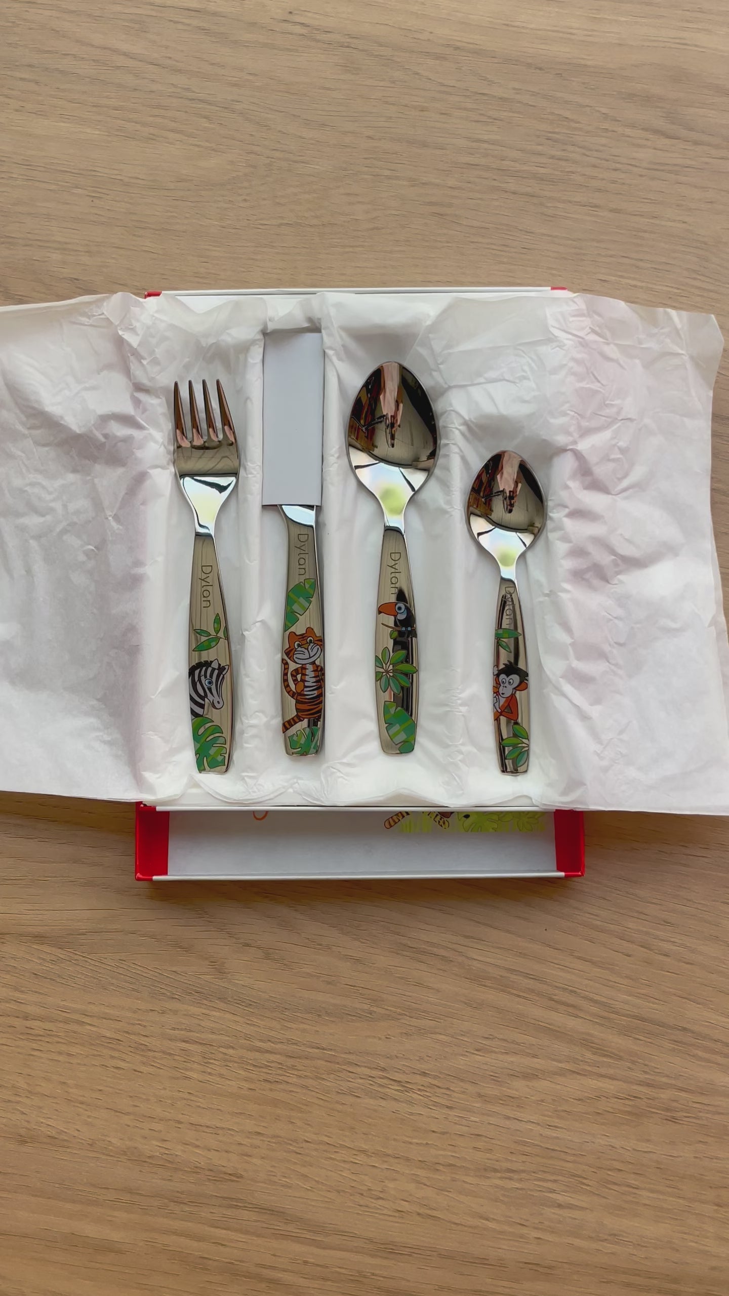 Cubiertos Infantiles Personalizados Jungla con caja de presentación