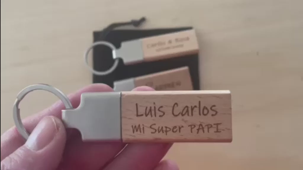 Llavero de Madera Natural Personalizado - Regalo Único y Elegante