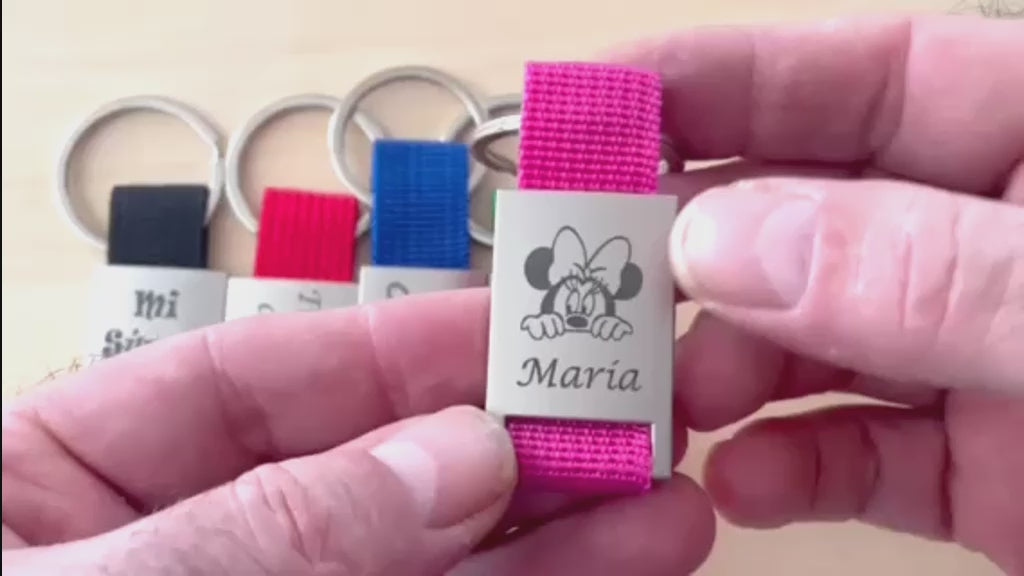 Llavero Personalizado Metal Mate con Correa Decorativa